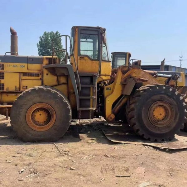 Komatsu WA500-3 Loader