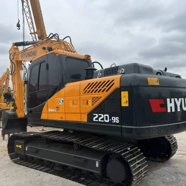 Hyundai R220-9S Excavator